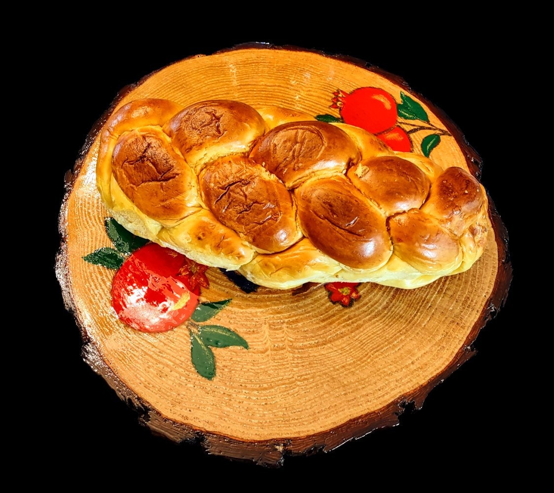 Hand-Painted Shabbat Challah Board | 14” Live Edge Wood Slice | Shabbat Shalom Hebrew Judaica